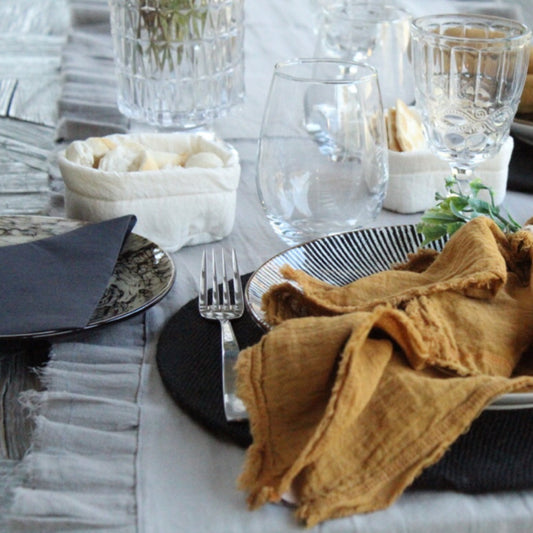 Camino de mesa vuelos gris topo 1,5 mts