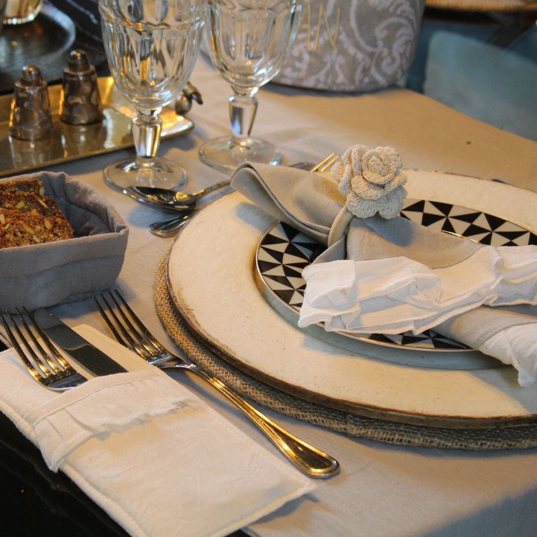 Camino de mesa de gasa gris cemento 3,2 mts