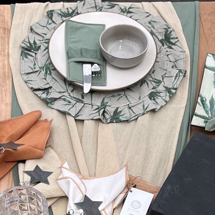 Camino de mesa de gasa verde 3,2 mts