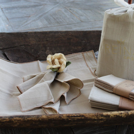 Set 4 individuales y 4 servilletas en su bolsita beige
