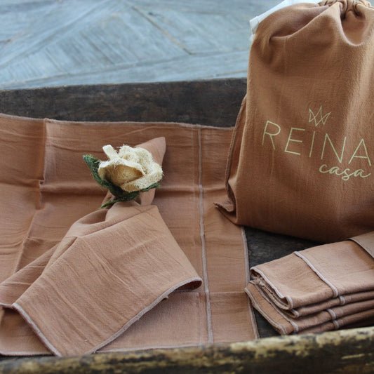Set 4 individuales y 4 servilletas en su bolsita canela