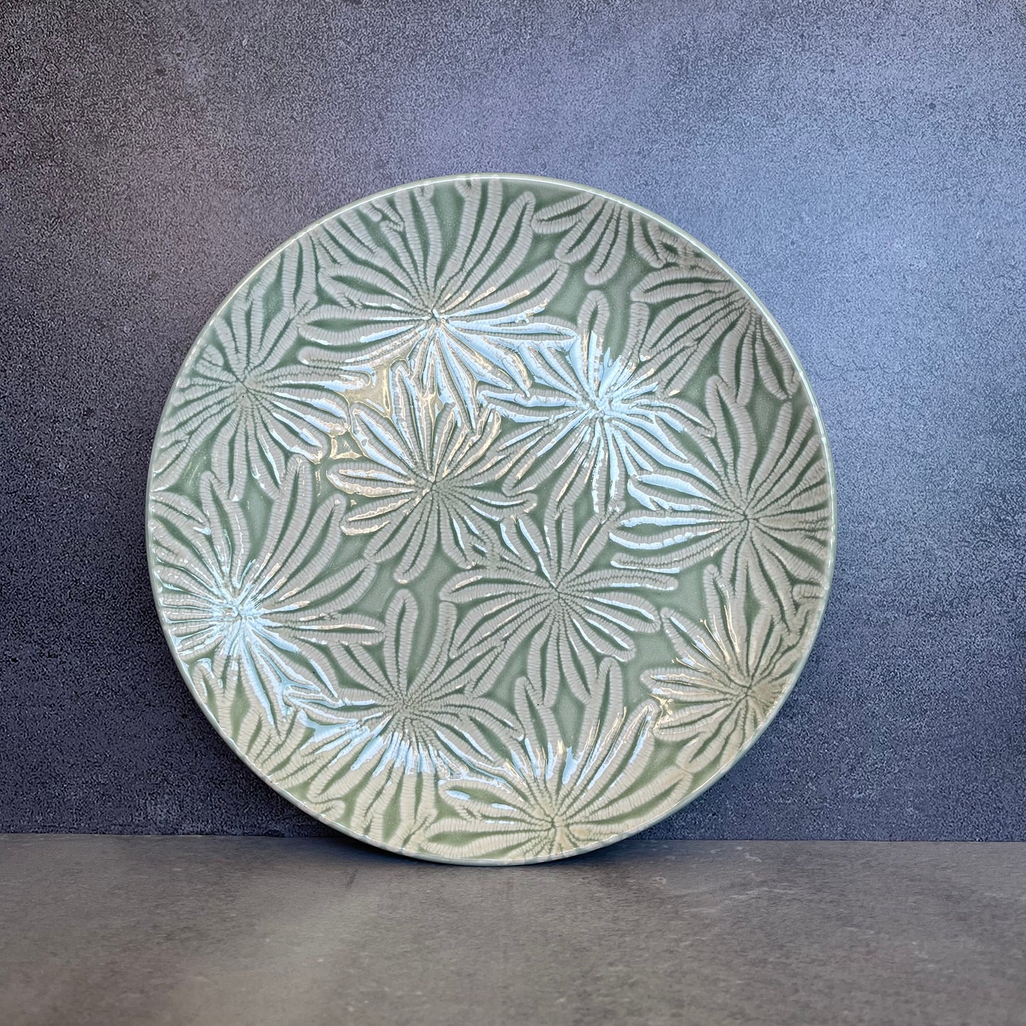 Plato de postre hojas verdes