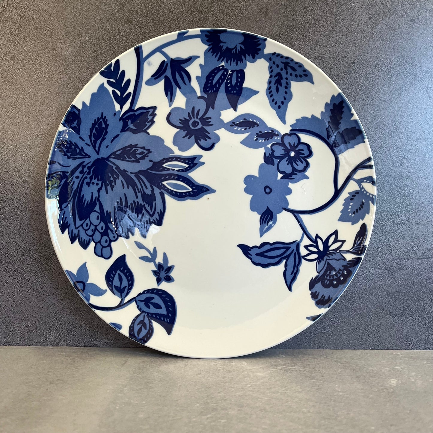 Plato de fondo flores azules